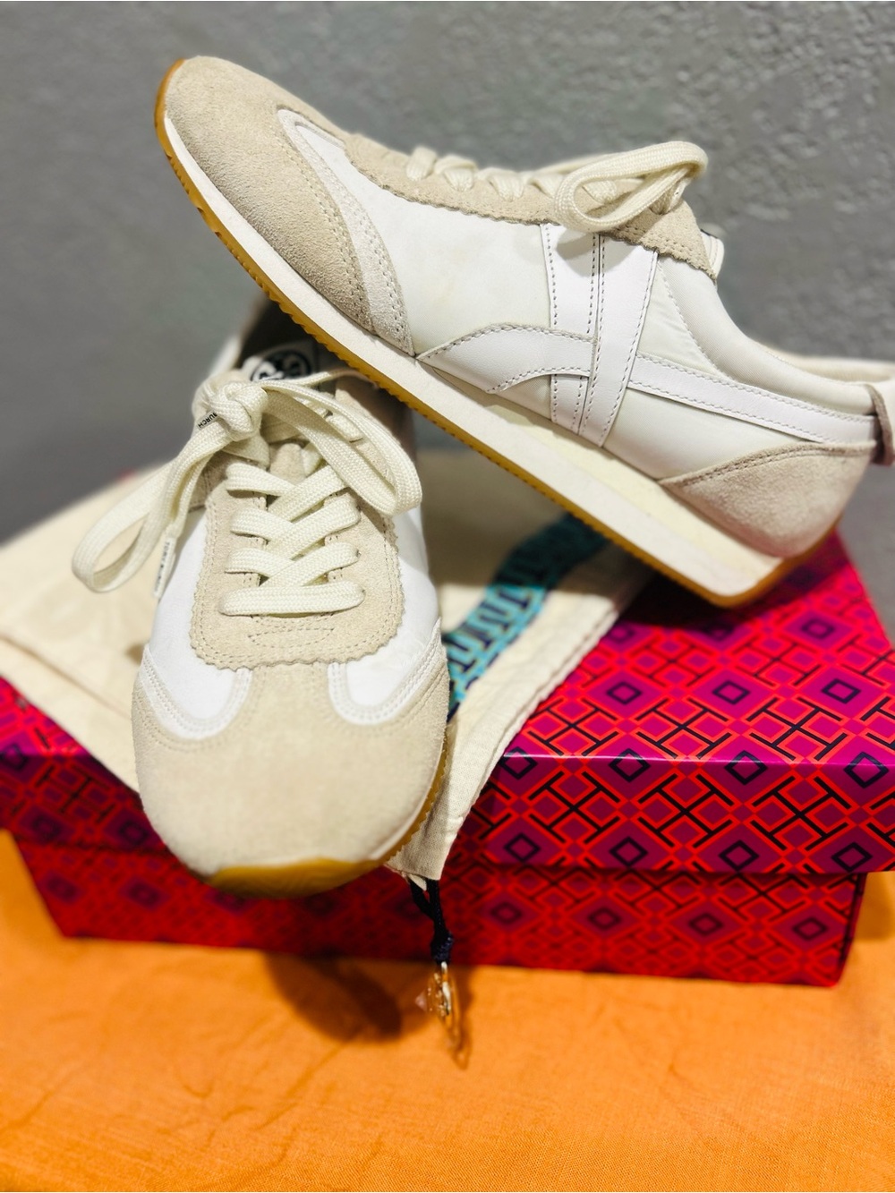 Tory Burch Cream & White Suede Leather Lace-Up Sneakers size 8